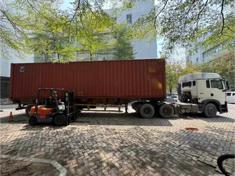自動化された生産ラインをサポートする電球ボックスは、米国への出荷に成功しました。 自動化された生産ラインをサポートする電球ボックスは、米国への出荷に成功しました。